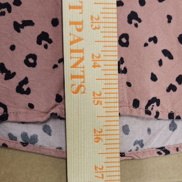 0030 Divided H&M Leopard Print Longsleeve Button Up Pink Black Office  Size 8 - Picture 11 of 13